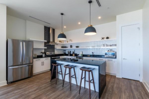 Luxury 4 BR Gulf View Condo with Modern Appliances! Right next to the Hangout!